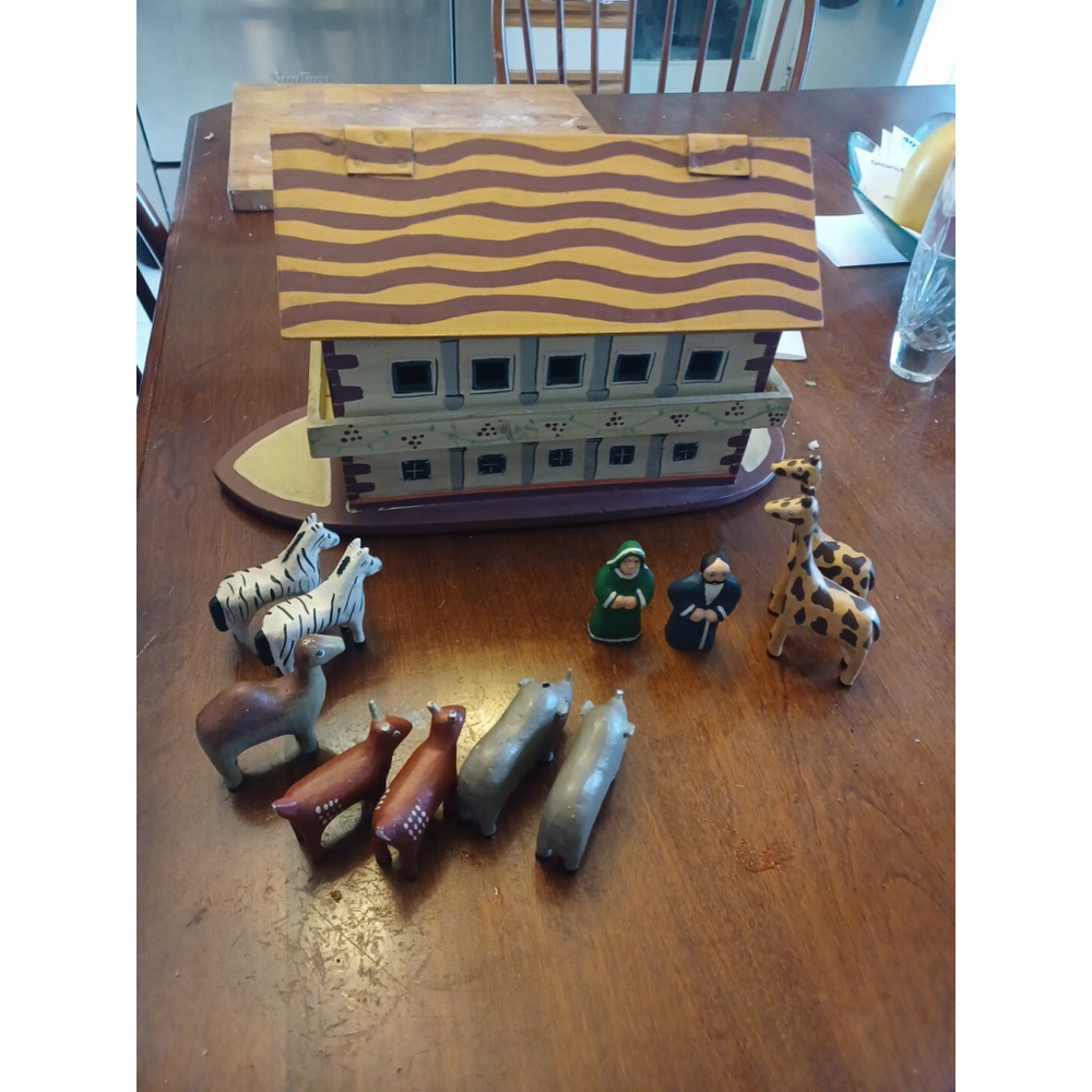 Tate Noah's Ark with 9 Animals And 2 Figures